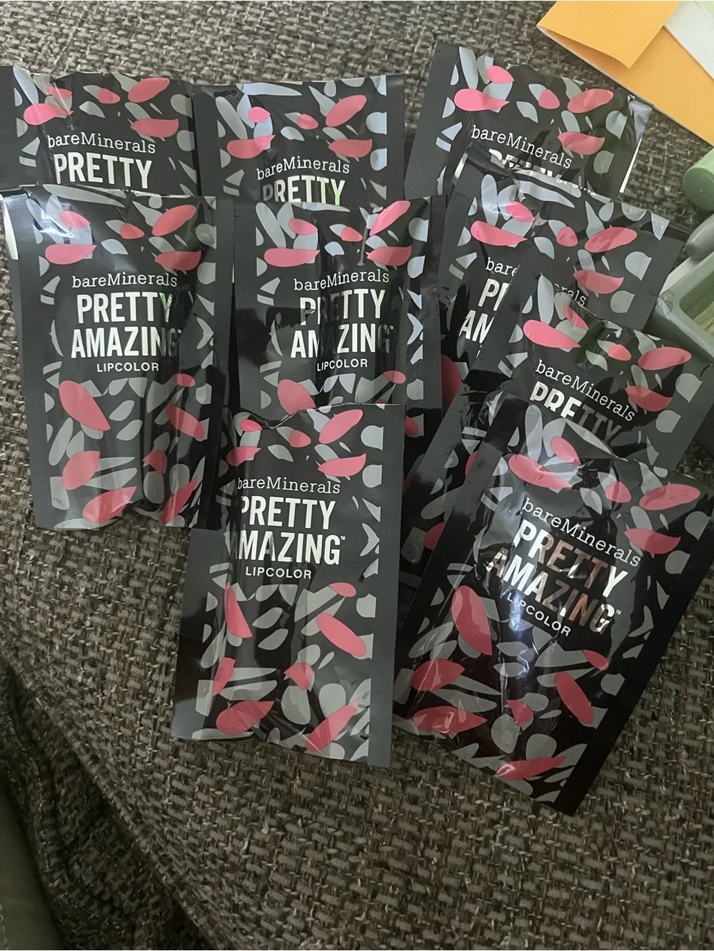 New Bare Minerals Pretty Amazing Lip Gloss in Confidence